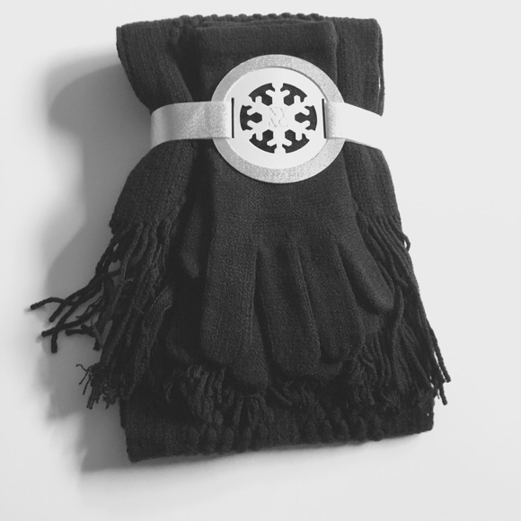 NWT NYC Scarf & Gloves - Picture 5 of 6